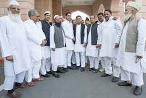 chief minister akhilesh yadav with deoband muslim representatives