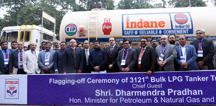 dharmendra pradhan at the flagging-off ceremony of 3,121st bulk lpg tanker truck