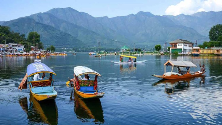 kashmir attracts tourists from all over the world