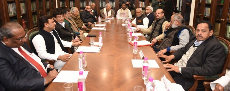 akhilesh yadav and some opposition leaders meeting