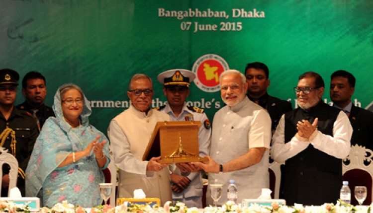vajpayee honors bangladesh's independence