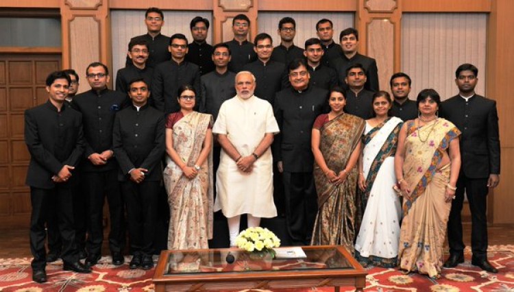 pm narendra modi with the successful candidates of the upsc