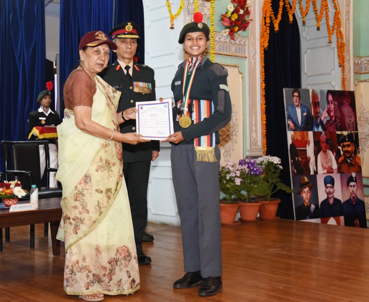 the governor conferred ncc flag to ncc lucknow group