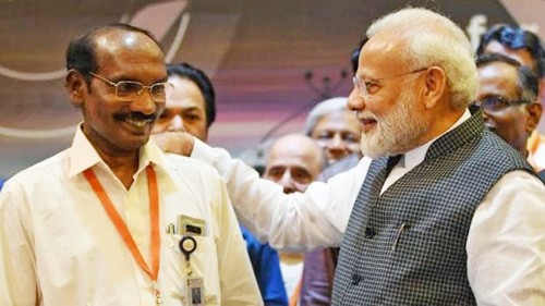 prime minister did not let the morale of isro chairman weaken