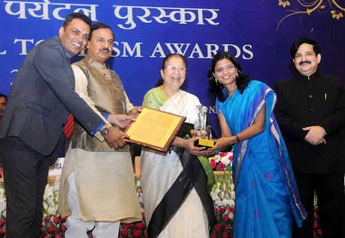 sumitra mahajan presented the national tourism awards