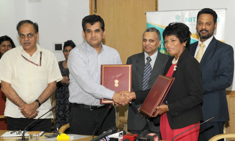 amitabh kant, ms. rosalind l. hudnell exchanging the statement