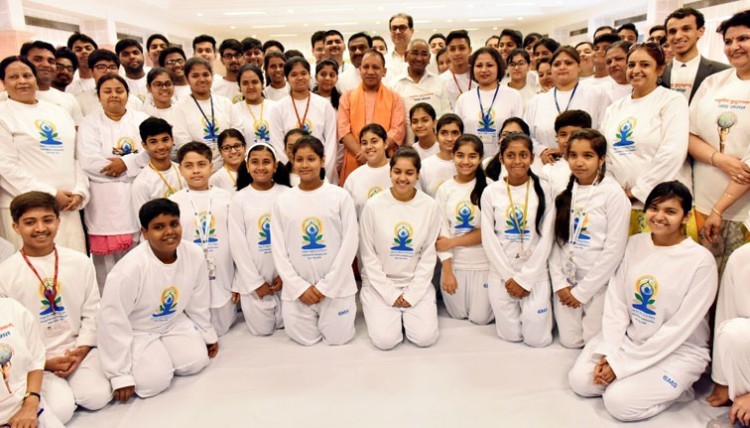 cm yogi adityanath with city montessori school student