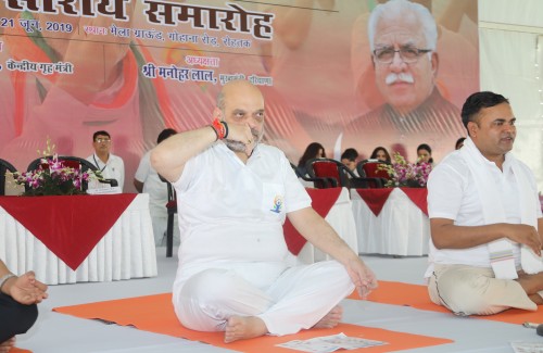 amit shah performing yoga