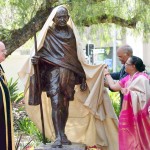 महात्मा गांधी की मूर्ति का अनावरण