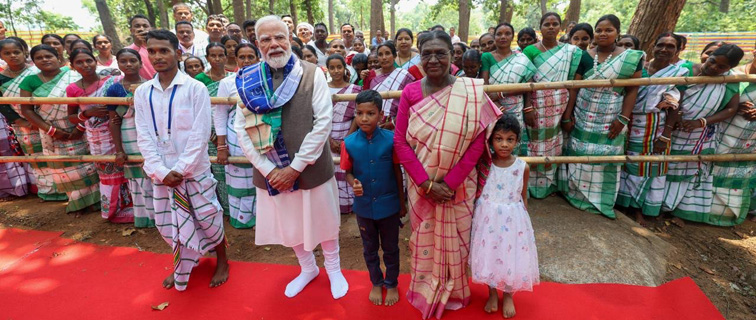 राष्ट्रपति द्रौपदी मुर्मू ने अपने जन्मदिन पर की 'कर्मभूमि' मयूरभंज की यात्रा, प्रधानमंत्री मोदी भी रहे साथ