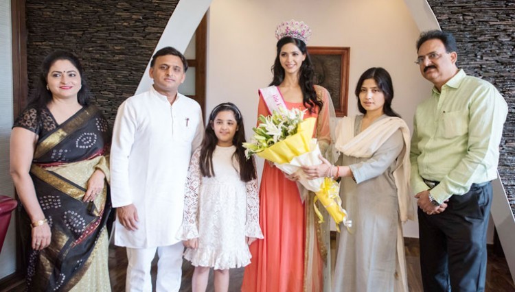 pankhudee gidwani meet's cm akhilesh yadav