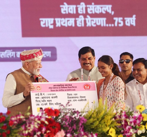 prime minister sought blessings from women power for the country