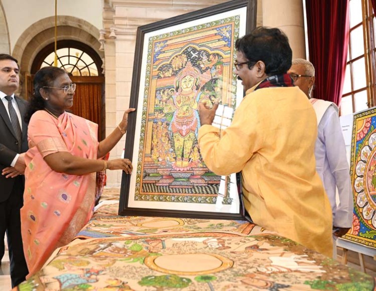 president saw traditional indian art skills