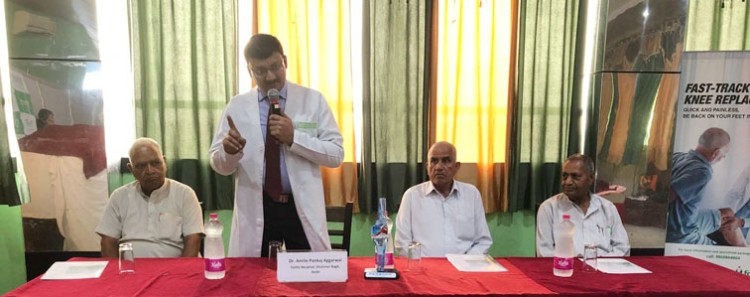 dr. amit pankaj agrawal. successful surgery of knees from new technology
