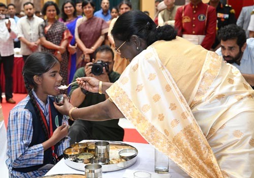 akshaya patra foundation's food distribution program for children