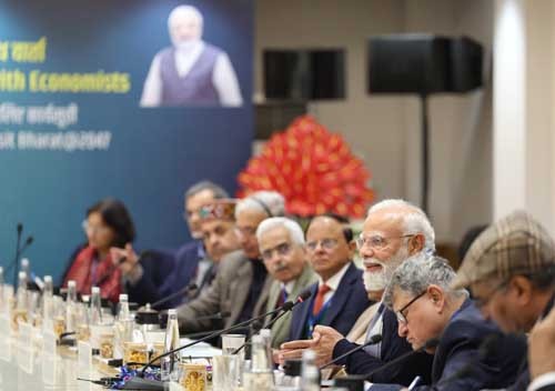 eminent economists and experts talk to the prime minister