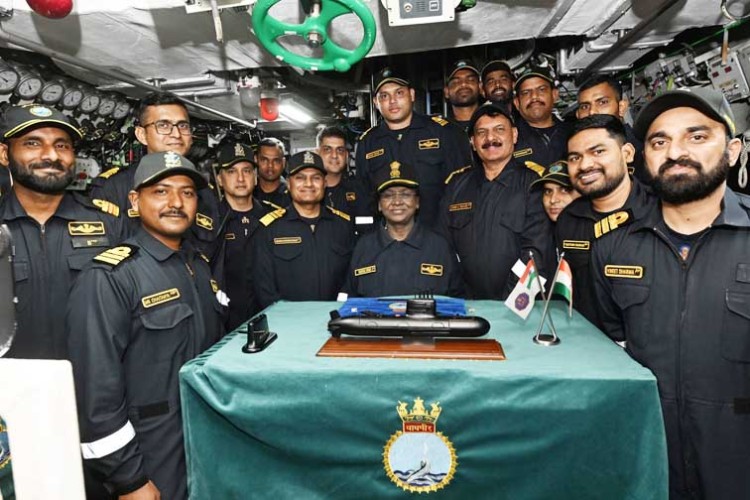 president visited the submarine vaghsir