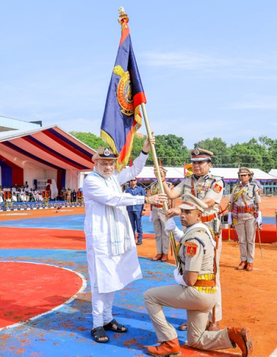 puducherry police honoured with president's colours