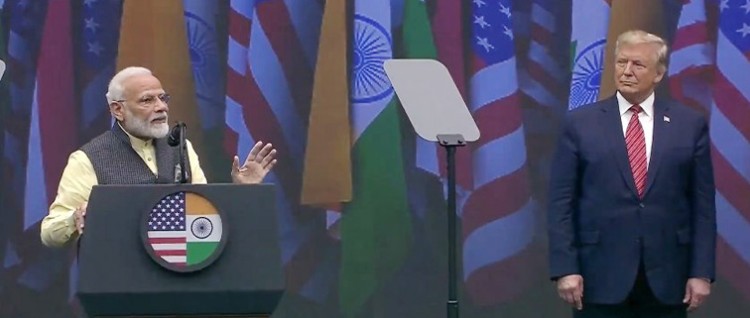 pm narendra modi and donald j trump in event howdy modi