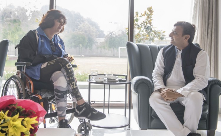rio player deepa malik and cm akhilesh yadav