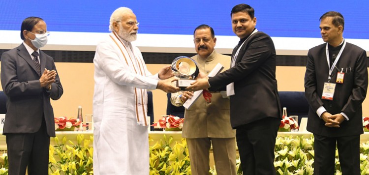 pm narendra modi presented awards for excellence in public administration