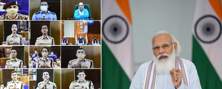 narendra modi interacting with the ips probationers
