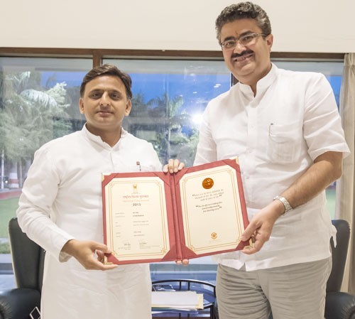 awarded film-friendly award to chief minister