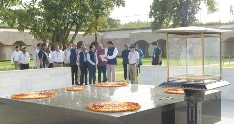 large scale beautification campaign in the capital delhi