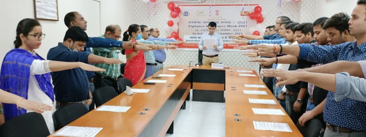 postmaster general administered the oath of integrity to the postal workers