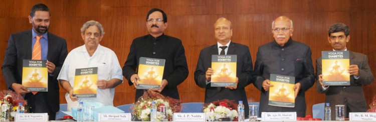 shripad yesso naik releasing the book
