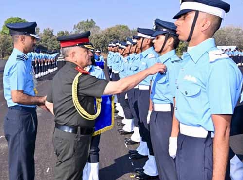 cds presented the president's commission to the meritorious flight cadets