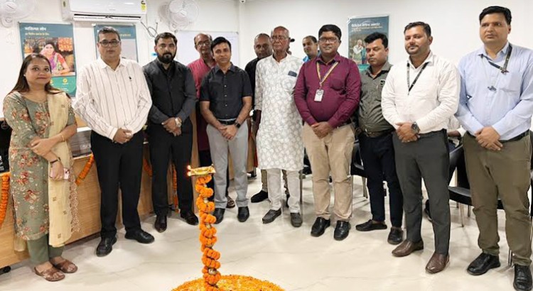 group photo of staff at ujjivan sfb new branches in bihar