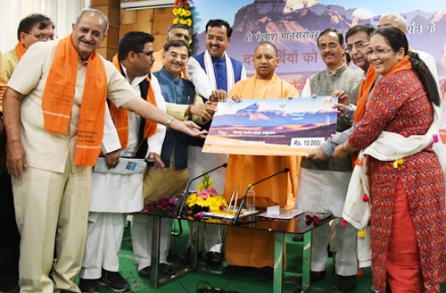grant distribution program to visitors of kailash mansarovar and ladakh sindhu darshan