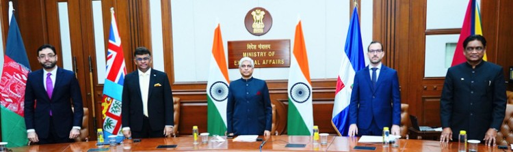 ambassadors from four countries presented credentials from the conference to the president