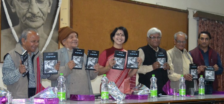 'mera mugh me kuch nahi' book release
