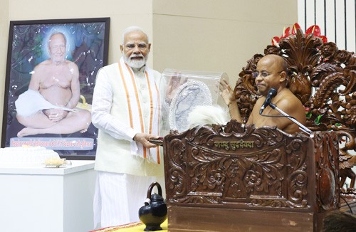 narendra modi was awarded the title of 'dharma chakravarti'