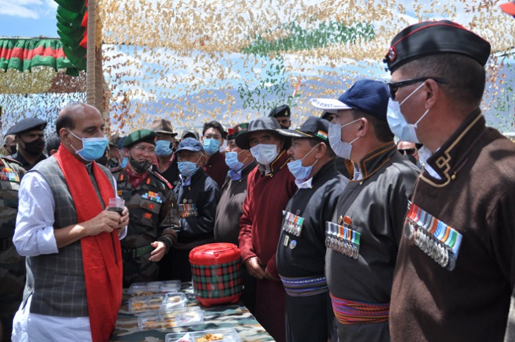 raksha mantri rajnath singh interacts with 300 veterans in leh