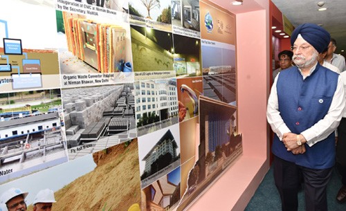 hardeep singh puri visiting an exhibition at the 165th cpwd day celebrations