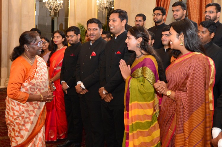 ias of 2020 batch meets president draupadi murmu