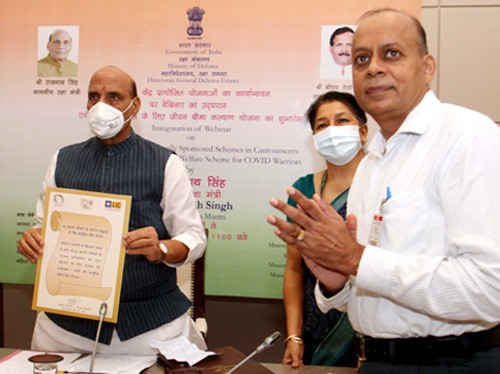 rajnath singh launching the insurance scheme