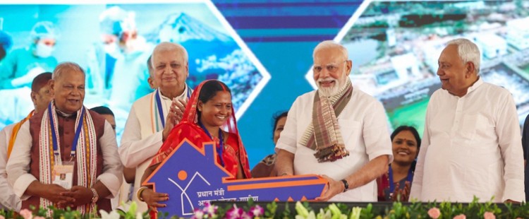 prime minister gave the gift of several development projects related to infrastructure