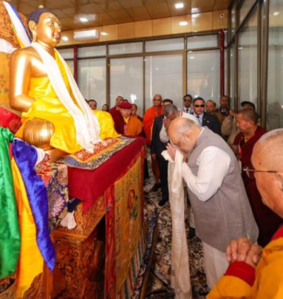 viewing the sacred relics of lord buddha