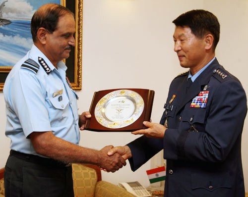 n.a.k. browne and sung ii hwan
