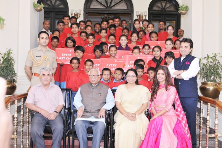 governor with children