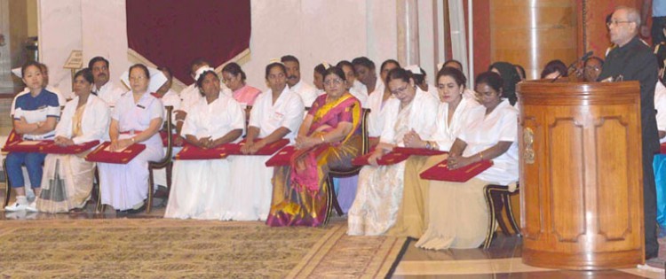 national florence nightingale awards to nursing personnel in rashtrapati bhavan