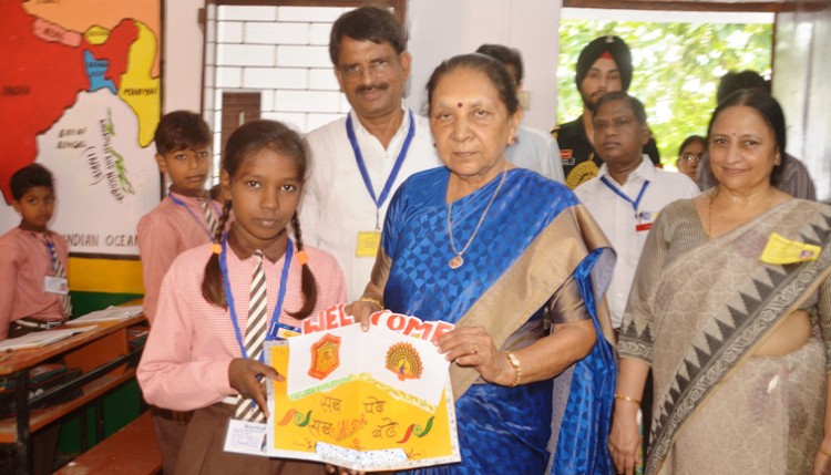 governor inspected departments in gonda