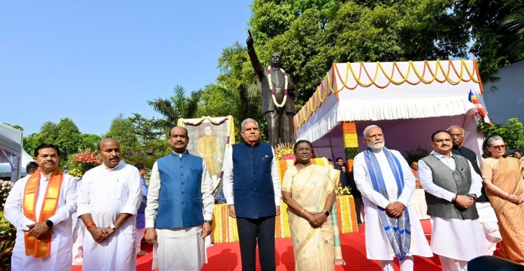 dignitaries paid tribute to babasaheb in parliament