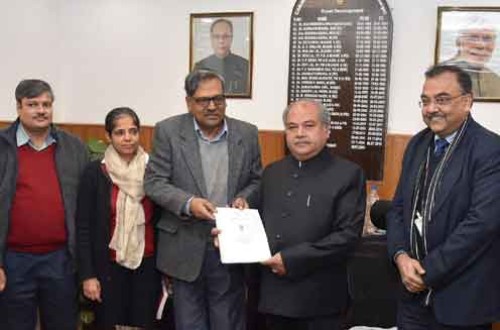 expert group on secc 2011 submitting the report, narendra singh tomar