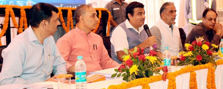 nitin gadkari did a survey of construction work