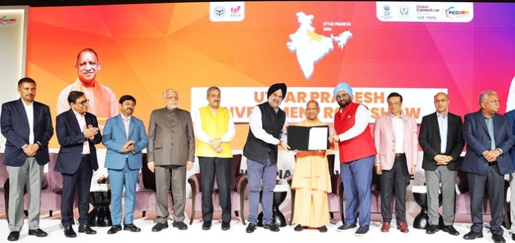 yogi adityanath woos singapore for investment